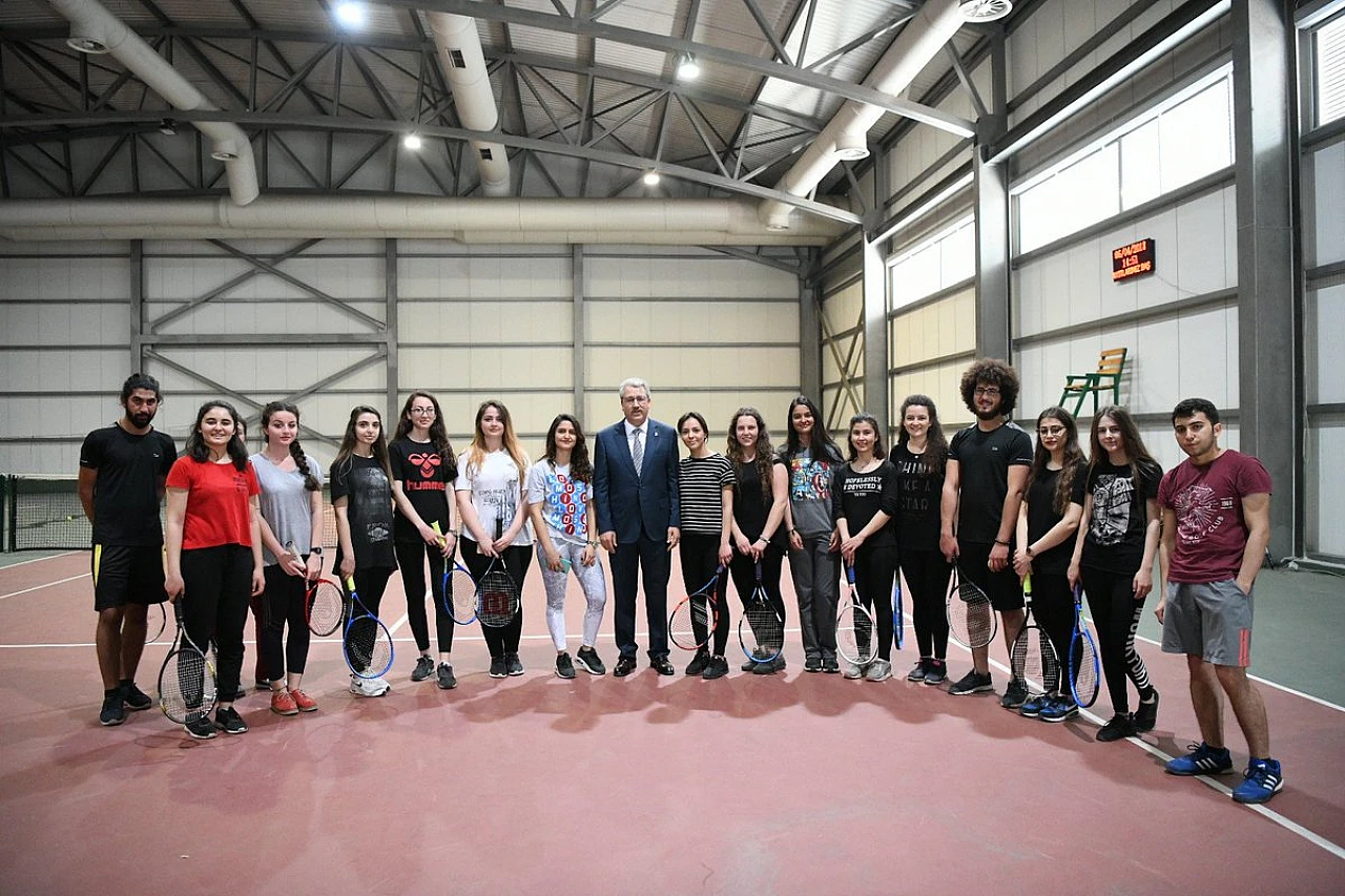 EÜ Gençlik ve Spor Kulübü, yıldız sporcular yetiştiriyor