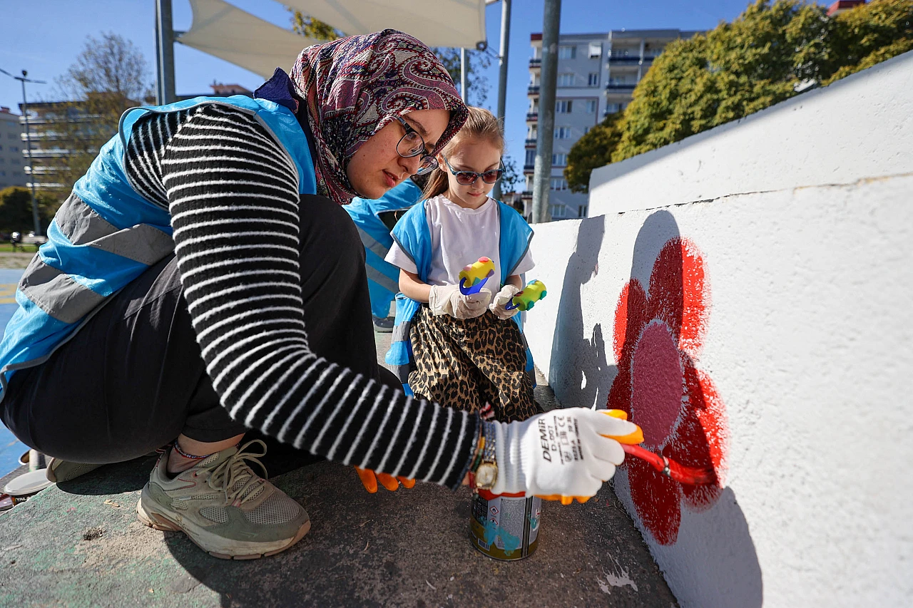 İzmirli gönüllüler doğa için el ele verdi
