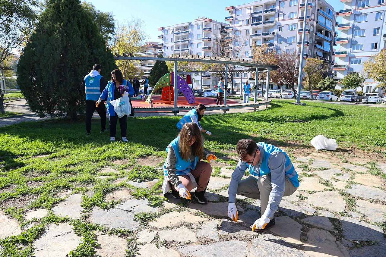 İzmirli gönüllüler doğa için el ele verdi