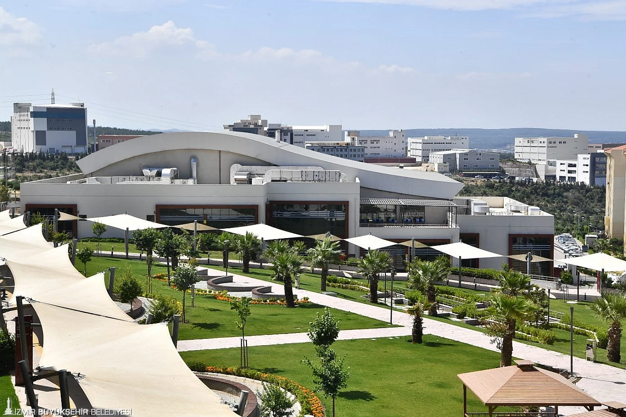 İzmir'de 'Gri Su' dönemi başlıyor: Büyükşehir Belediyesi hizmet binalarında yeni sistem kuruyor