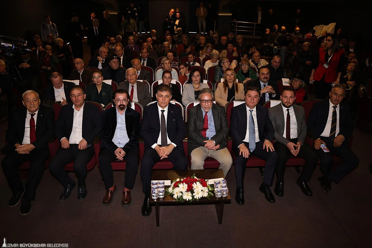 Başkan Cemil Tugay: 'Sağlık alanında yerel yönetimlere daha fazla yetki verilmeli'