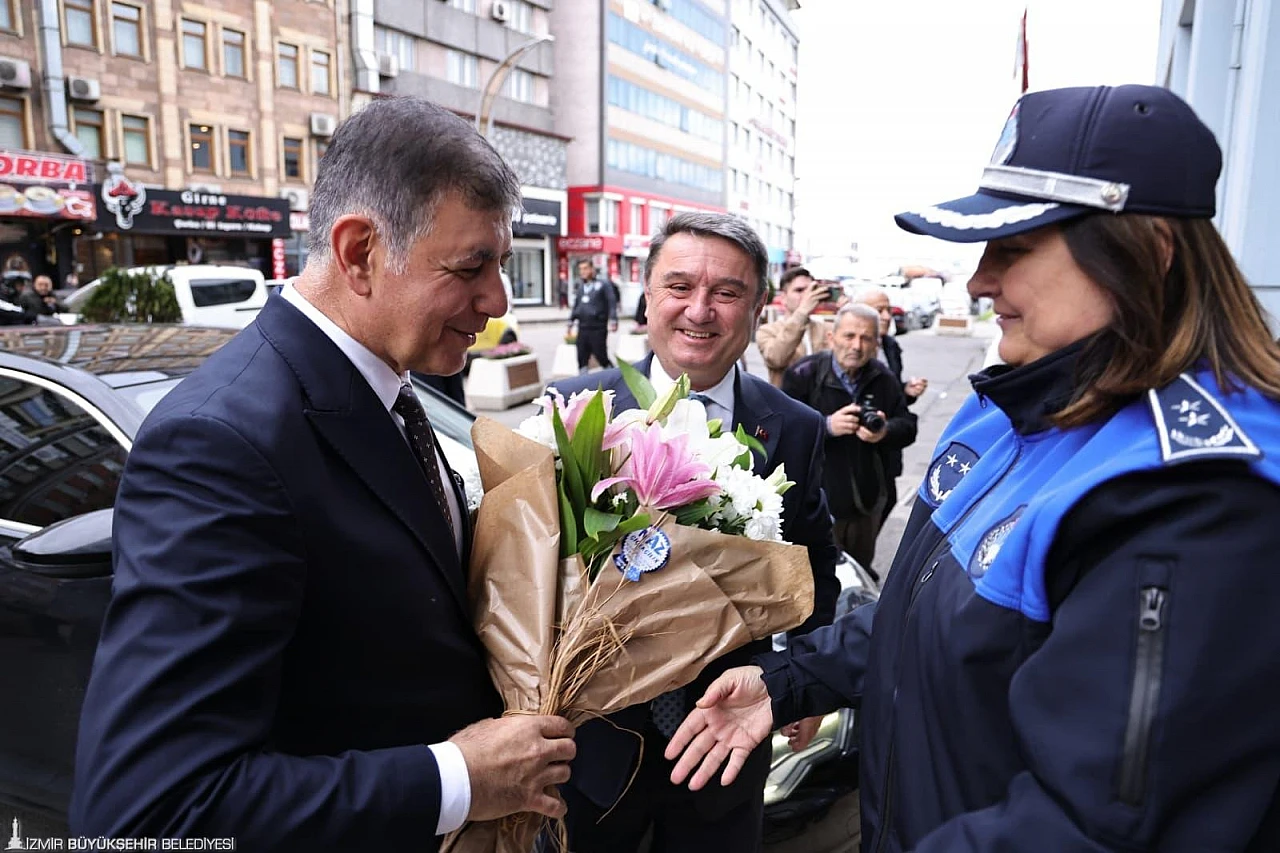 Başkan Cemil Tugay: 'Sağlık alanında yerel yönetimlere daha fazla yetki verilmeli'