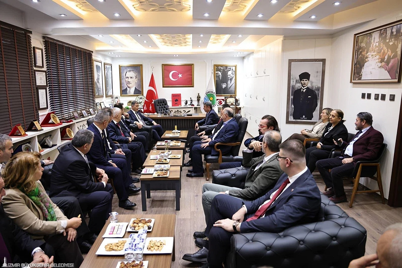 Başkan Cemil Tugay: 'Sağlık alanında yerel yönetimlere daha fazla yetki verilmeli'