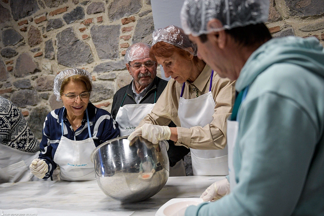 3. Yaş Üniversitesi'nde sağlıklı yaş alma desteği: 60 Yaş üstüne mutfak atölyesi