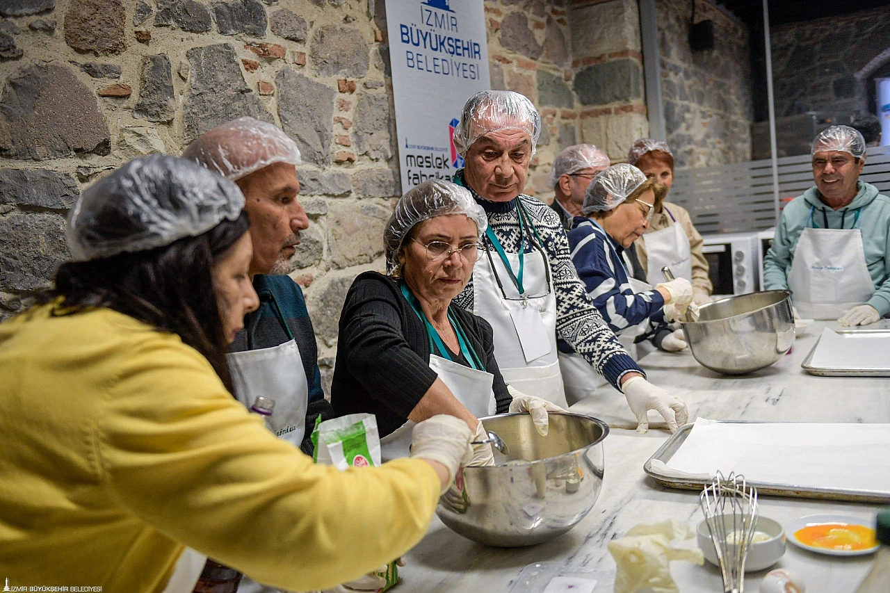 3. Yaş Üniversitesi'nde sağlıklı yaş alma desteği: 60 Yaş üstüne mutfak atölyesi