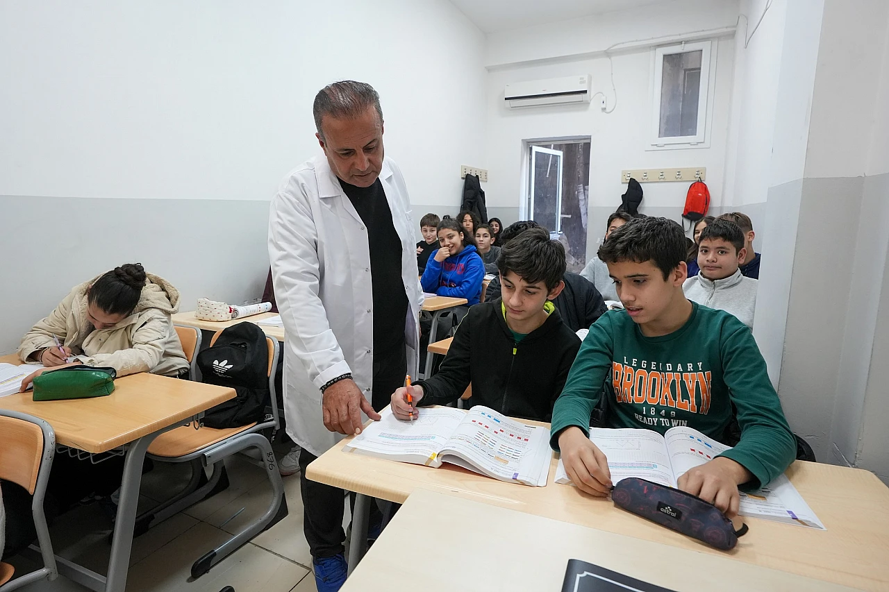 Gaziemir Belediyesi'nden öğrencilere ücretsiz eğitim desteği