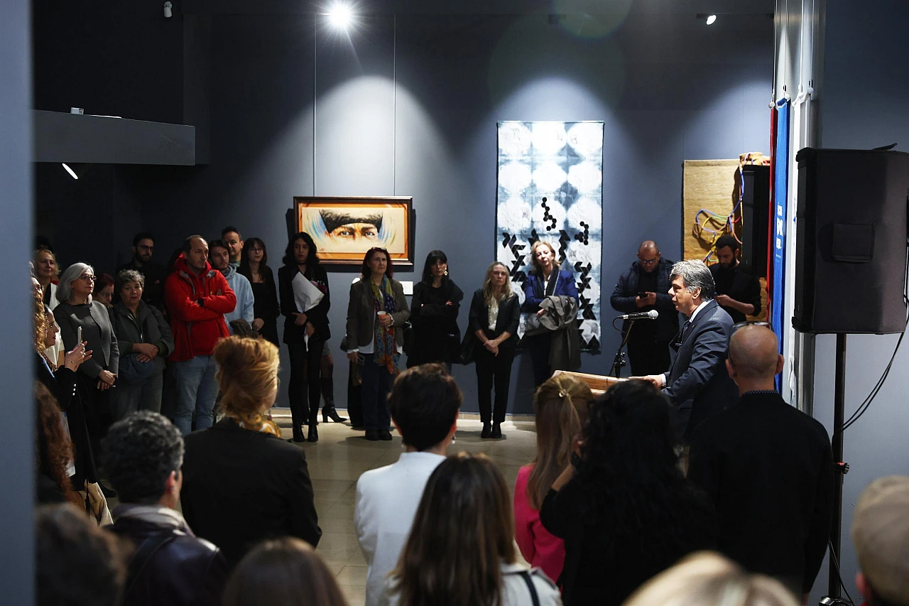 '50. Yılda Tekstilde Yeni Vizyonlar' sergisi ve Cengiz Çekil paneli sanatseverlerle buluştu