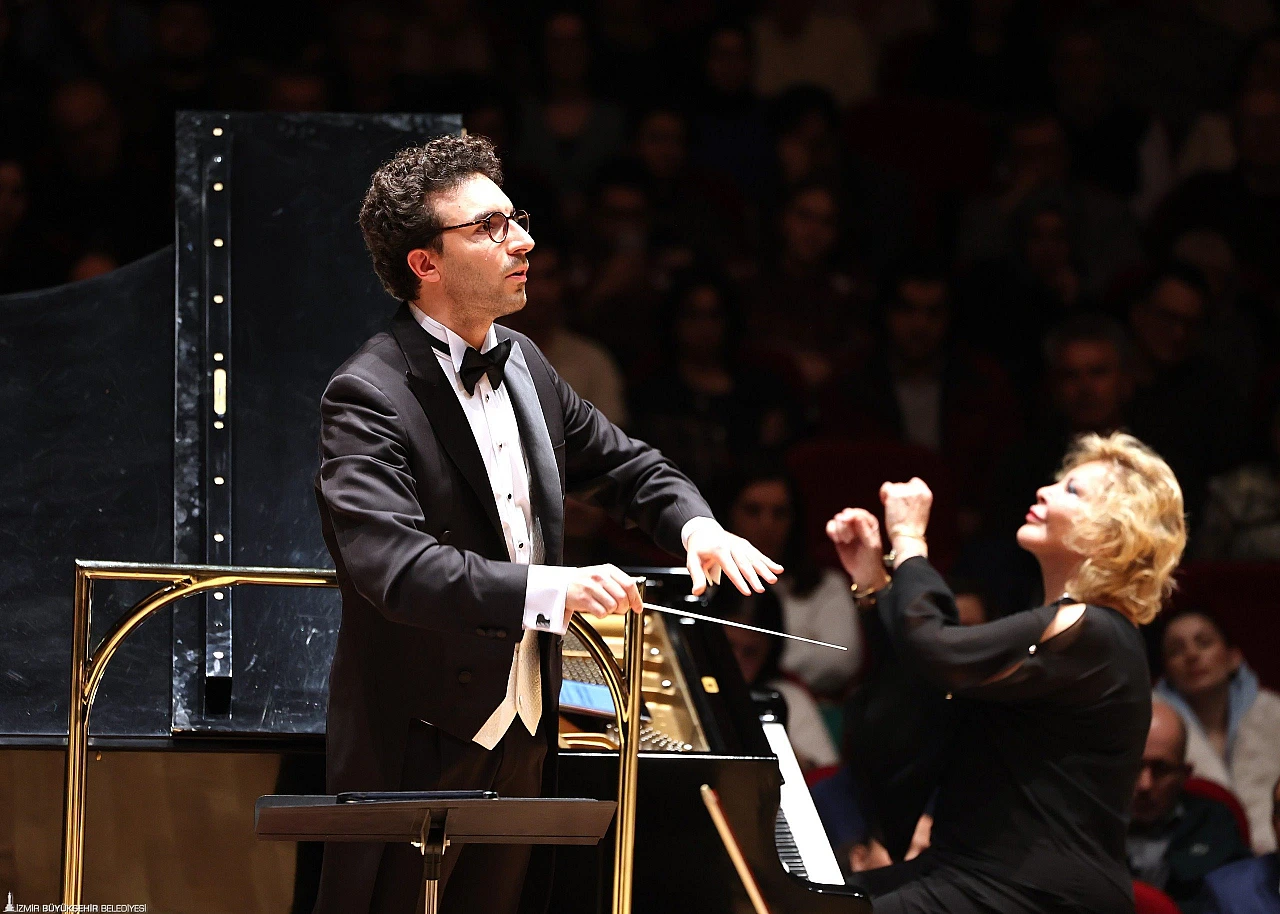 İsmet İnönü, İzmir'de Mozart'ın eserleriyle anıldı