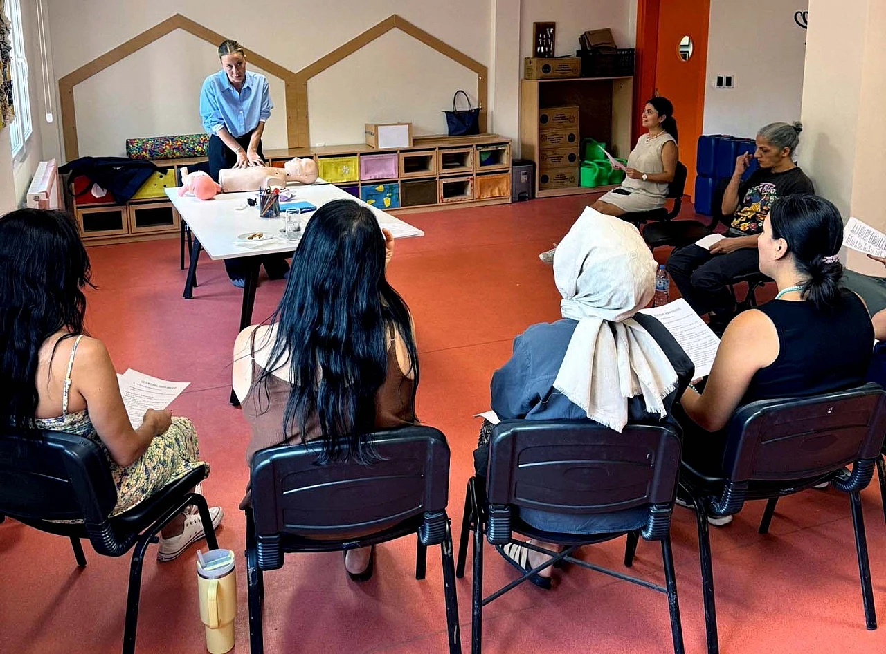 Bayraklı'da anaokulu öğretmenlerine hayat kurtaran ilk yardım eğitimi