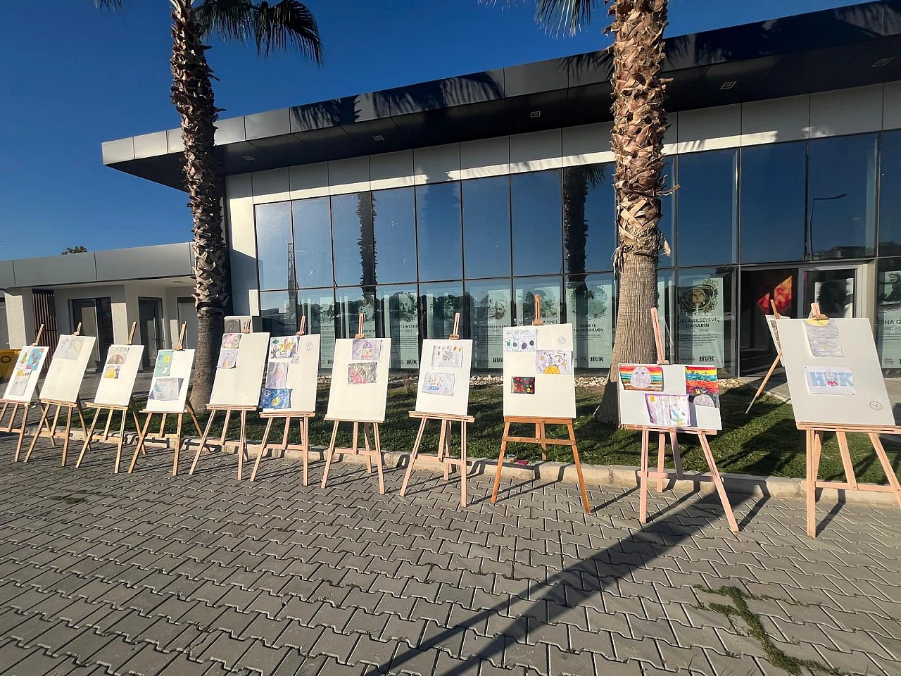 Çiğli'de 650 çocuk hayallerindeki uzayı astronomi kampüsünde çizdi