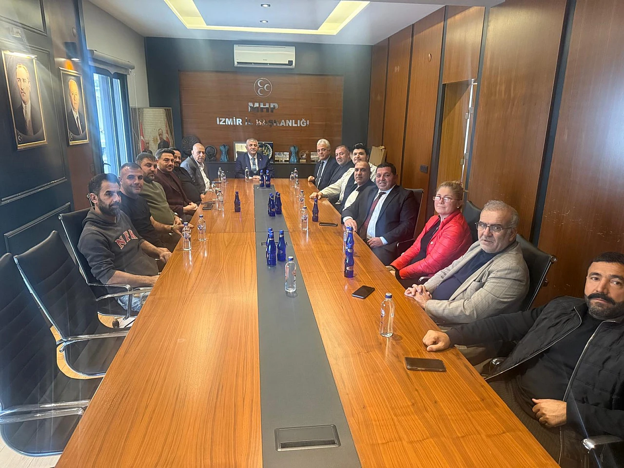 MHP İzmir İl Başkanı Veysel Şahin, 'Rezerv Alan' heyeti ile kentsel dönüşüm sürecini görüştü