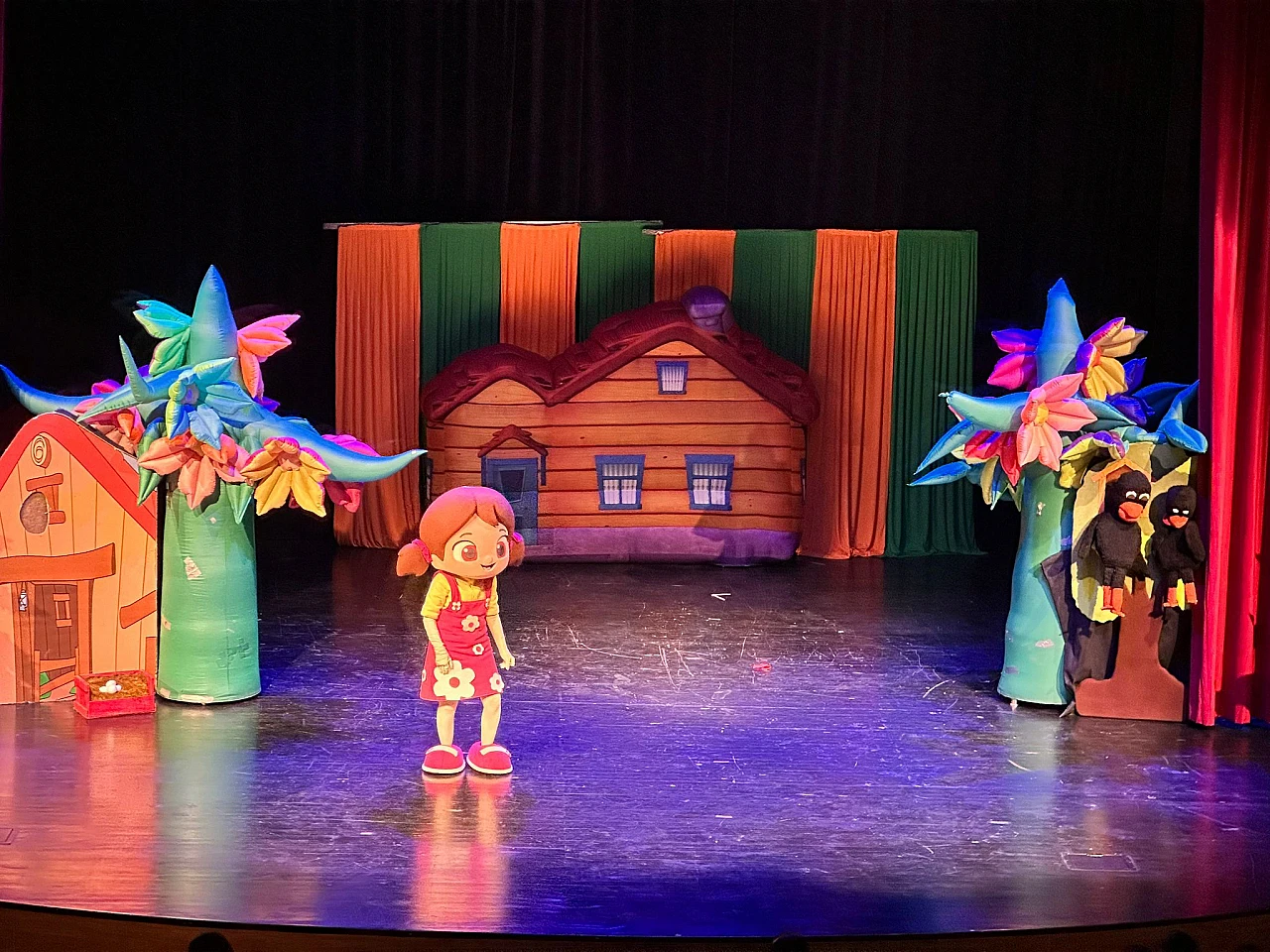 Niloya ve Arkadaşları İzmir'de 'Sürpriz Yumurta' müzikalinin gizemini çözüyor