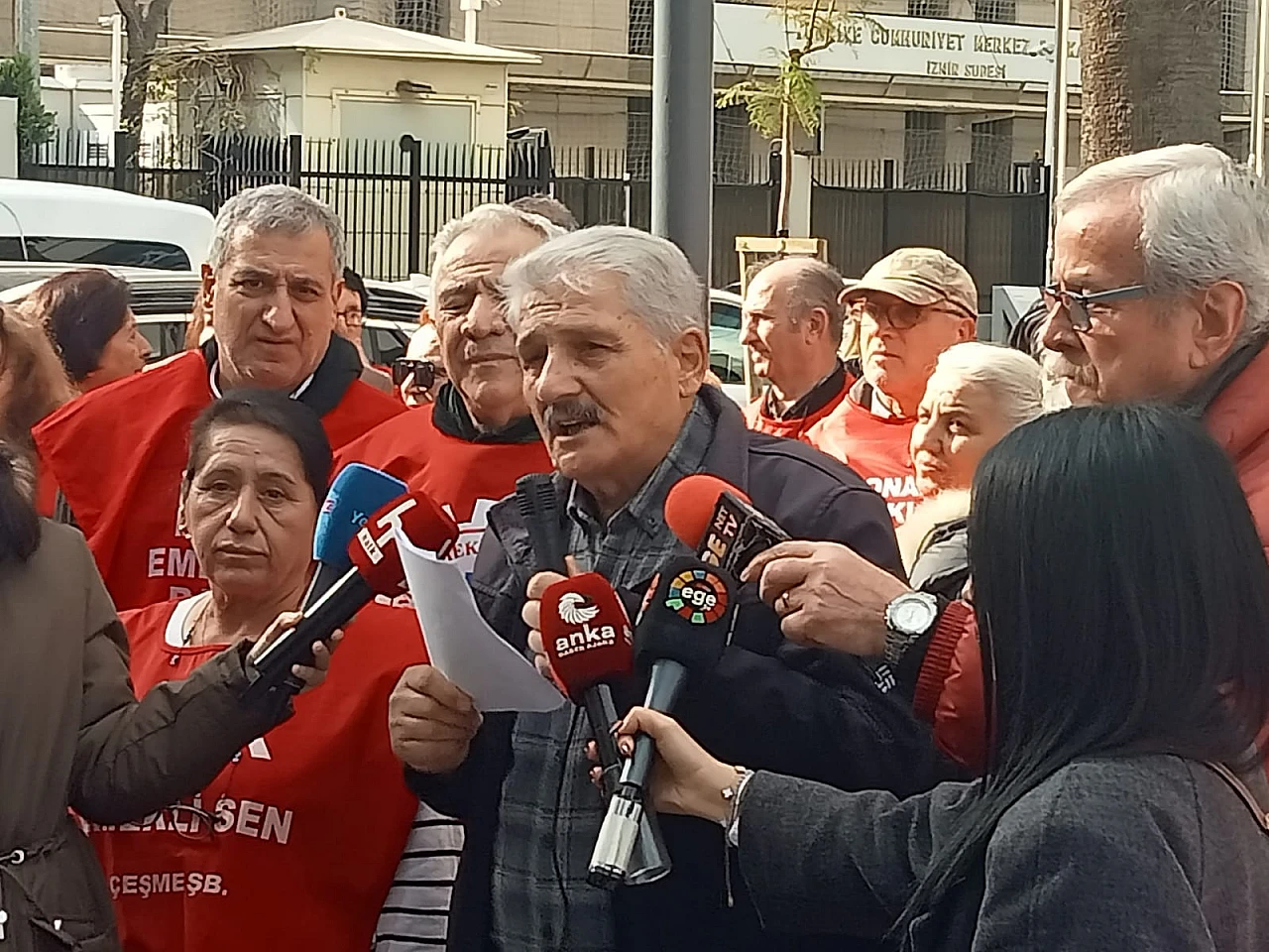 DİSK devrimci emekliler sendikasından emekli zammına sert tepki: 'Sadaka Değil, İnsanca Yaşam İstiyoruz'