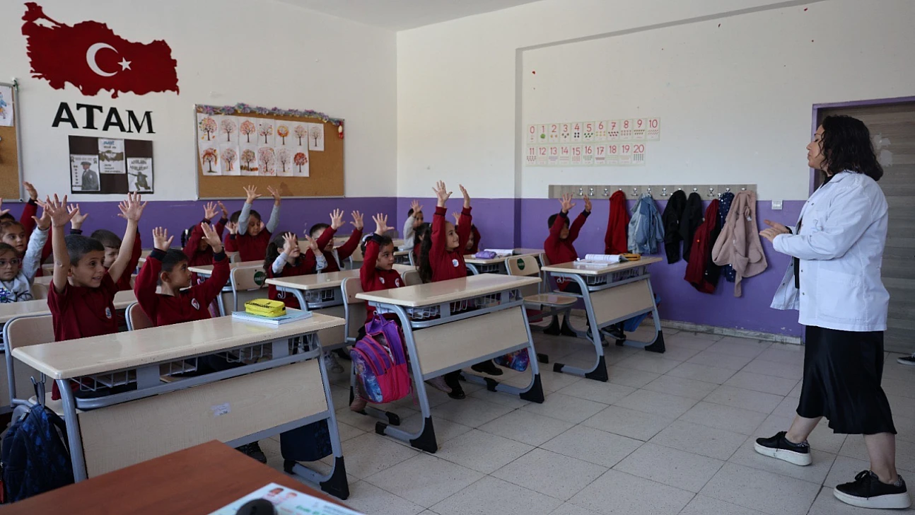 Bayraklı Belediyesi'nden miniklere hijyen eğitimi