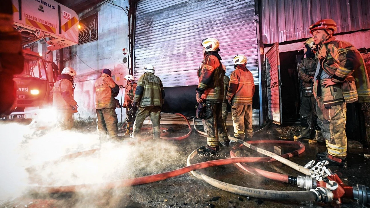 Buca'da mobilya atölyesinde yangın korkuttu