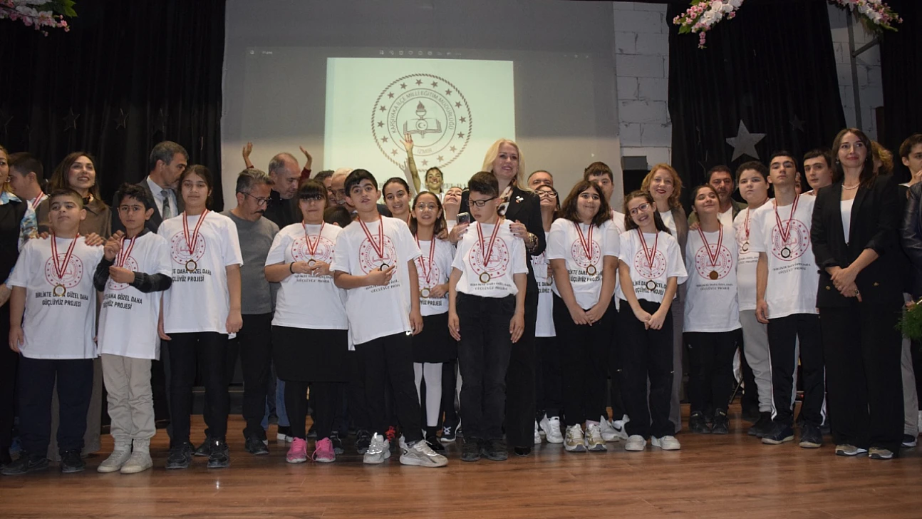 Karşıyaka'da özel çocuklarla duygulu öğretmenler günü kutlaması