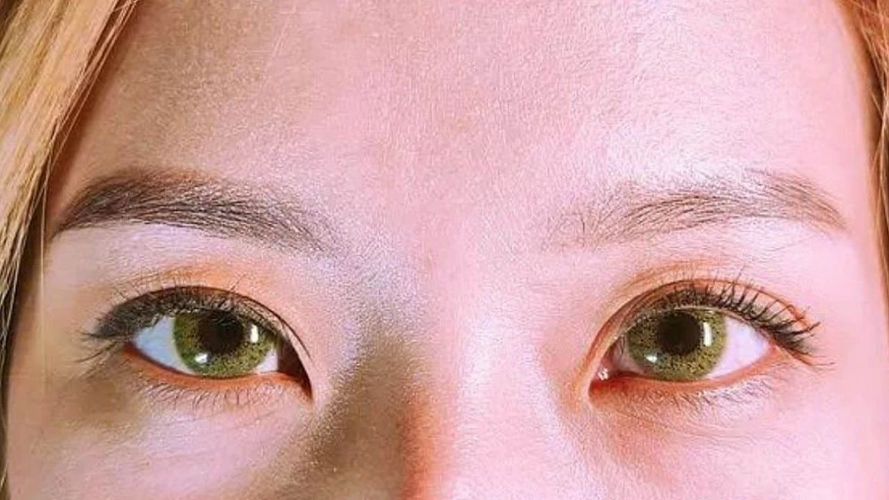 Kaşlarınız neden dökülüyor? Fark etmeden yaptığınız bu hatalar kaşlarınıza zarar veriyor