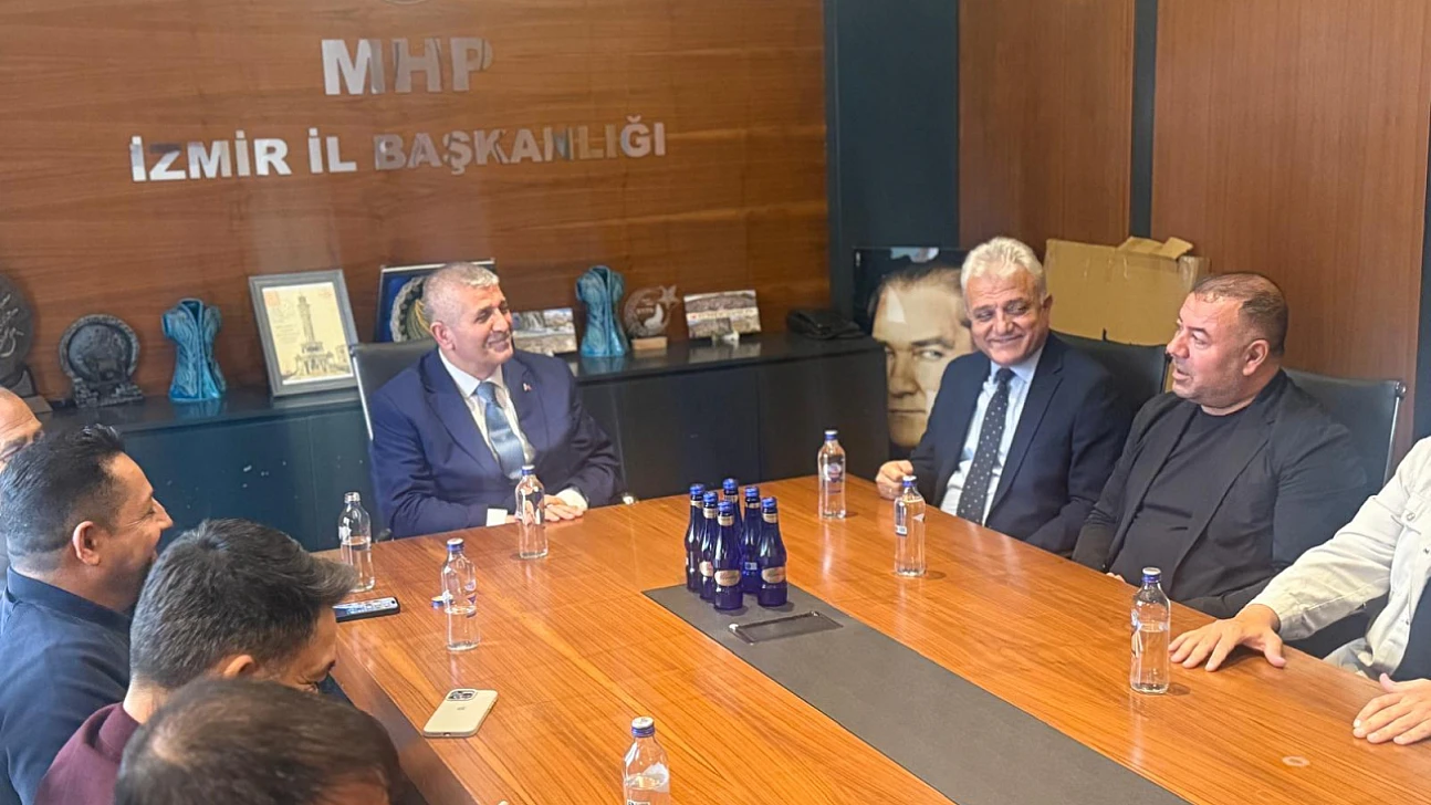 MHP İzmir İl Başkanı Veysel Şahin, 'Rezerv Alan' heyeti ile kentsel dönüşüm sürecini görüştü