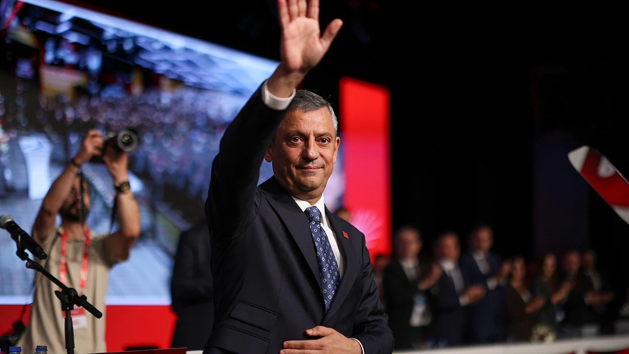 Özgür Özel Yeniden Genel Başkan Seçildi