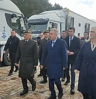 6 Şubat depremlerinin yıl dönümünde İzmir'de anma: AFAD ekiplerine arma takdim edildi