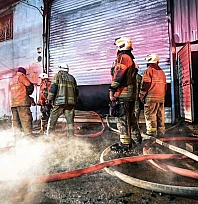 Buca'da Mobilya Atölyesinde Yangın Korkuttu