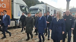 6 Şubat depremlerinin yıl dönümünde İzmir'de anma: AFAD ekiplerine arma takdim edildi