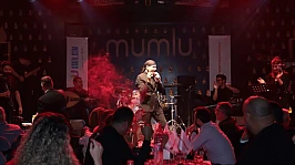 Şarkıcı Altay, İzmir'de Coşkulu Bir Konser Verdi