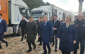 6 Şubat depremlerinin yıl dönümünde İzmir'de anma: AFAD ekiplerine arma takdim edildi