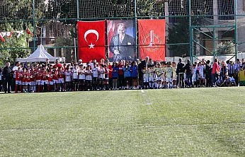 Atatürk'ün çocukları Cumhuriyet kupası için sahaya çıktı