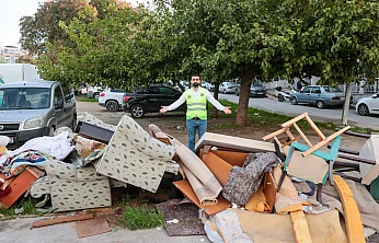 Buca Belediyesi'nden vatandaşlara mobilya atığı uyarısı: 'Sarı masayı arayın, ekipler kapınıza gelsin'