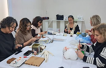 Çiğli'de kadınlar geleneksel 'Kitre Bebek' sanatını geleceğe taşıyor