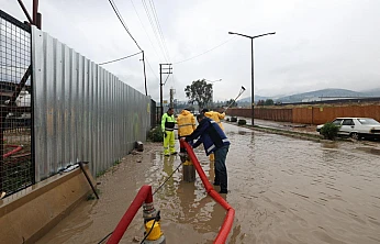 Karaburun, Çeşme ve Foça'da yağış etkili oldu: İzmir Büyükşehir Belediyesi ekipleri seferber