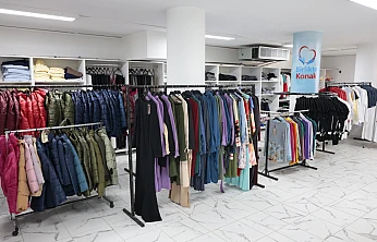 Konak Belediyesi, ihtiyaç sahipleri için kışlık giysi desteğini başlattı