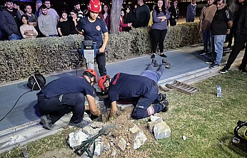 Mazgala düşen kayıp köpek ve yangında mahsur kalan kediler itfaiyenin müdahalesiyle kurtarıldı