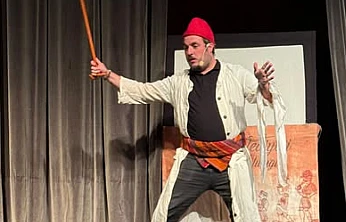 Tire Belediyesi oda tiyatrosu Salihli'de çocuklarla buluştu