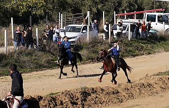 Tire'de geleneksel rahvan at yarışları büyük heyecana sahne oldu
