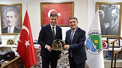 Başkan Cemil Tugay: 'Sağlık alanında yerel yönetimlere daha fazla yetki verilmeli'