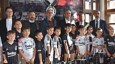 Beşiktaş'tan Anadolu'ya sevgi ve dayanışma: 'Bu Forma Benden Sana Kardeşim' kampanyası Afyonkarahisar'da gerçekleşti