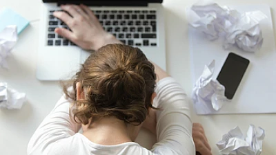 Modern hayatın sessiz salgını: Dijital yorgunluk toplum sağlığını tehdit ediyor