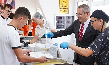 Ayvalık'ta öğrenci dostu kent lokantalarına yoğun ilgi