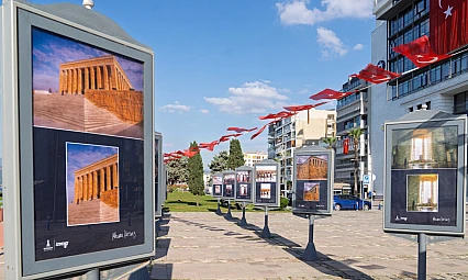 Gazeteci Korcan Karar'ın 'Anıtkabir' sergisi İzmir'de açıldı