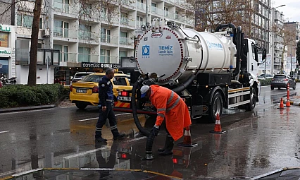 İzmir Büyükşehir Belediyesi sağanak yağışa karşı teyakkuzda