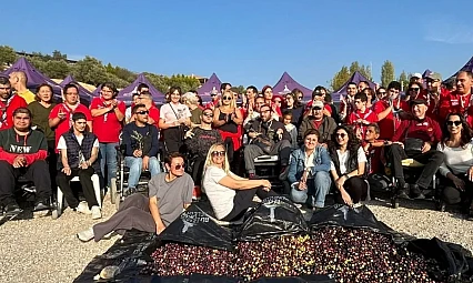 İzmir'de engeller zeytin ağaçlarının gölgesinde aşıldı