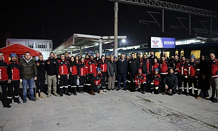 İzmir'de film gibi deprem tatbikatı: İZBAN treni Menemen İstasyonu'nda deray etti