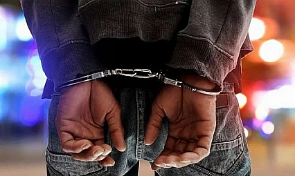 Konak'ta 10 yıl hapis cezası bulunan firari yakalandı