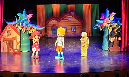 Niloya ve Arkadaşları İzmir'de 'Sürpriz Yumurta' müzikalinin gizemini çözüyor