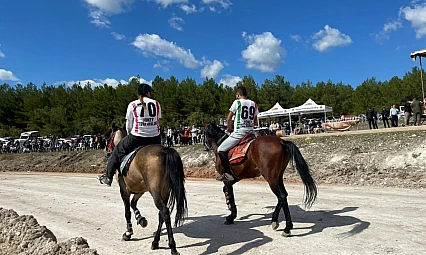 Savaştepe'de tarihi gün: Geleneksel zafer koşusu ve at yarışları büyük coşkuyla tamamlandı