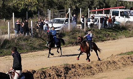 Tire'de geleneksel rahvan at yarışları büyük heyecana sahne oldu