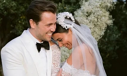 Tolga Sarıtaş ve Zeynep Mayruk ilk kez anne baba oldu