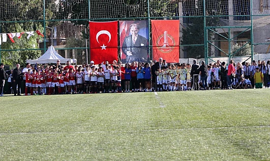 Atatürk'ün çocukları Cumhuriyet kupası için sahaya çıktı